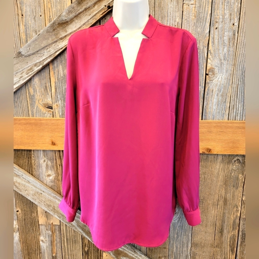 Chico's Long Sleeve V-Neck Pullover sz 1 M fuchsia Buttoned Cuff Polyester ^*